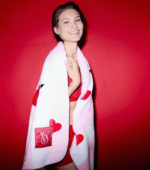 Теплий плед із логотипом Victoria's Secret Cozy Plush Blanket