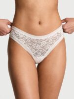 Мереживні безшовні трусики тонг No-Show No-Show Lace Thong Panty